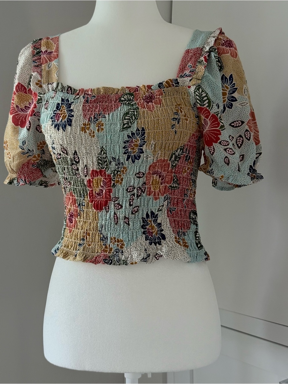 Monteau Floral Smocked Square-Neck Crop Top in Multi Pastels